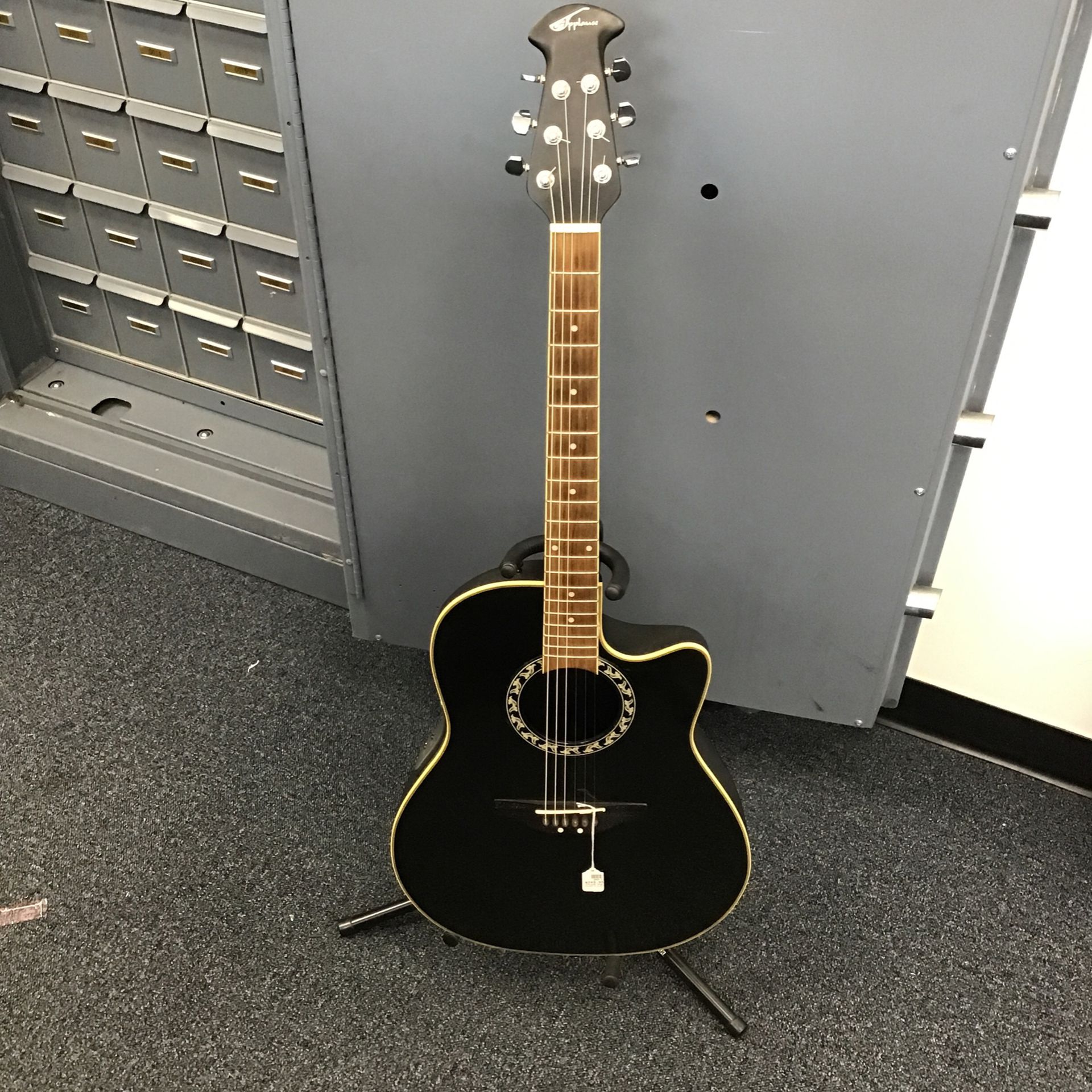 Applause Acoustic/Electric Guitar