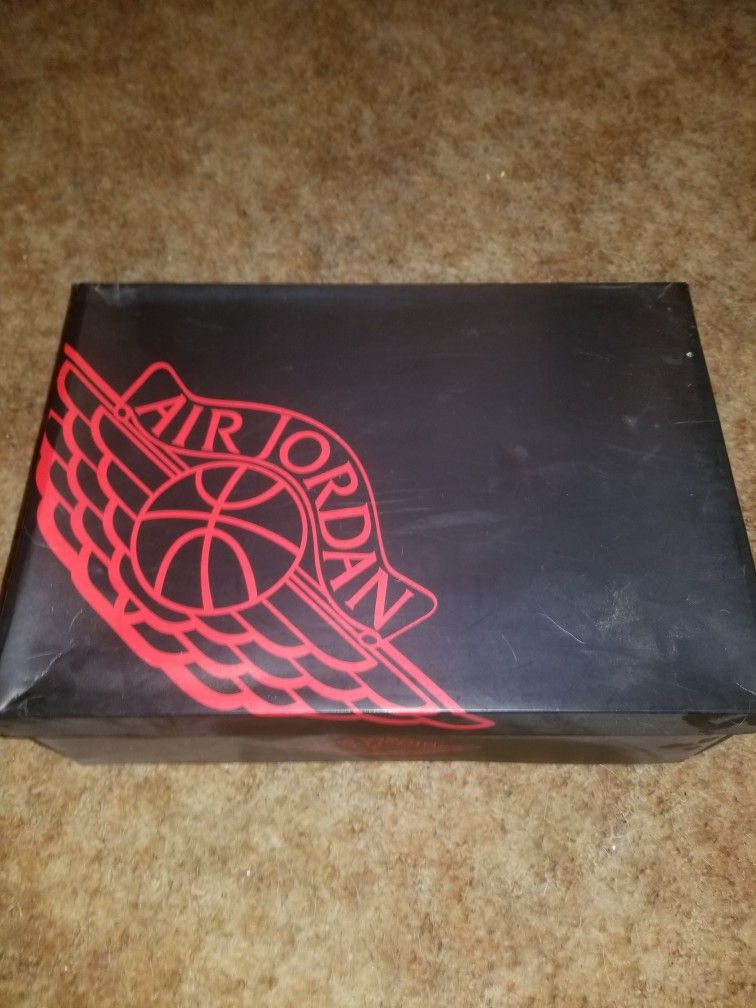 Lakers Mid Air Jordans Size 12 Like New