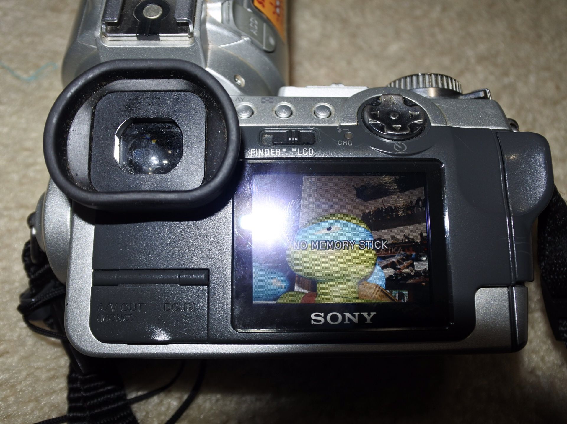 Sony DSCF717 Camera with 3 Lens and accessories bundle lot (night