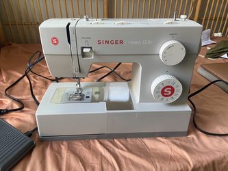 Brand New Singer Sewing Machine Thumbnail