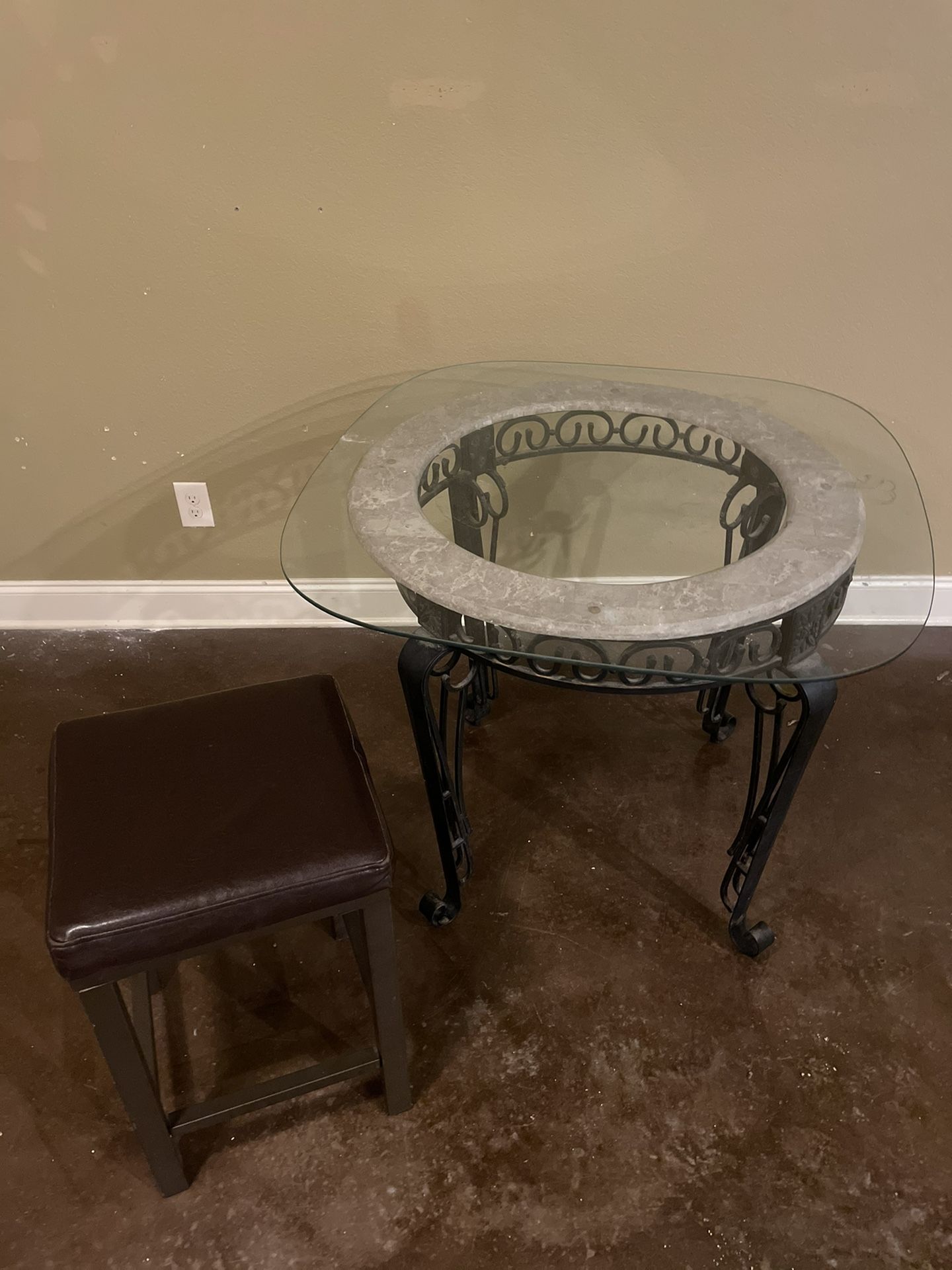 Glass table and 1 chair