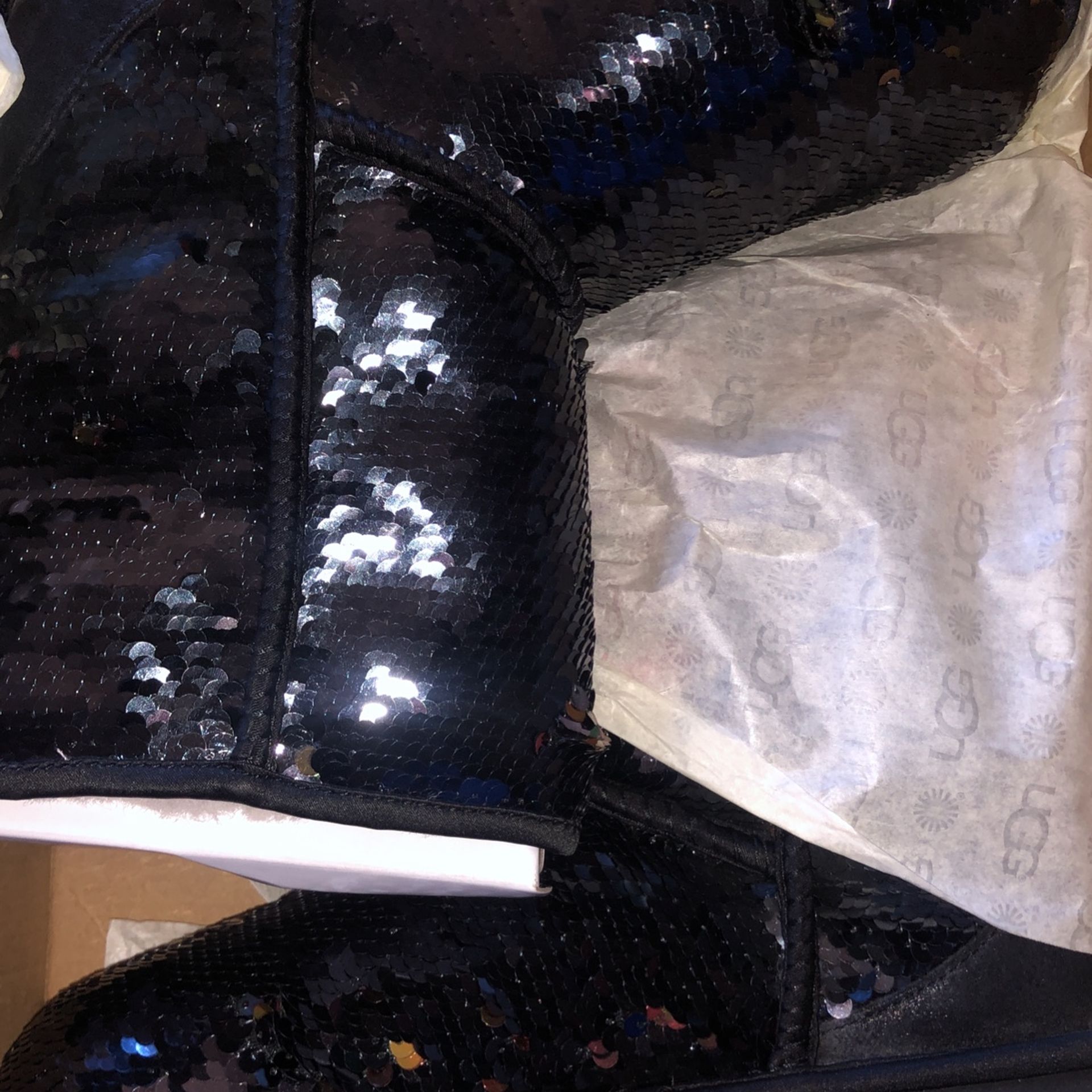 UGG BOOTS BRAND NEW