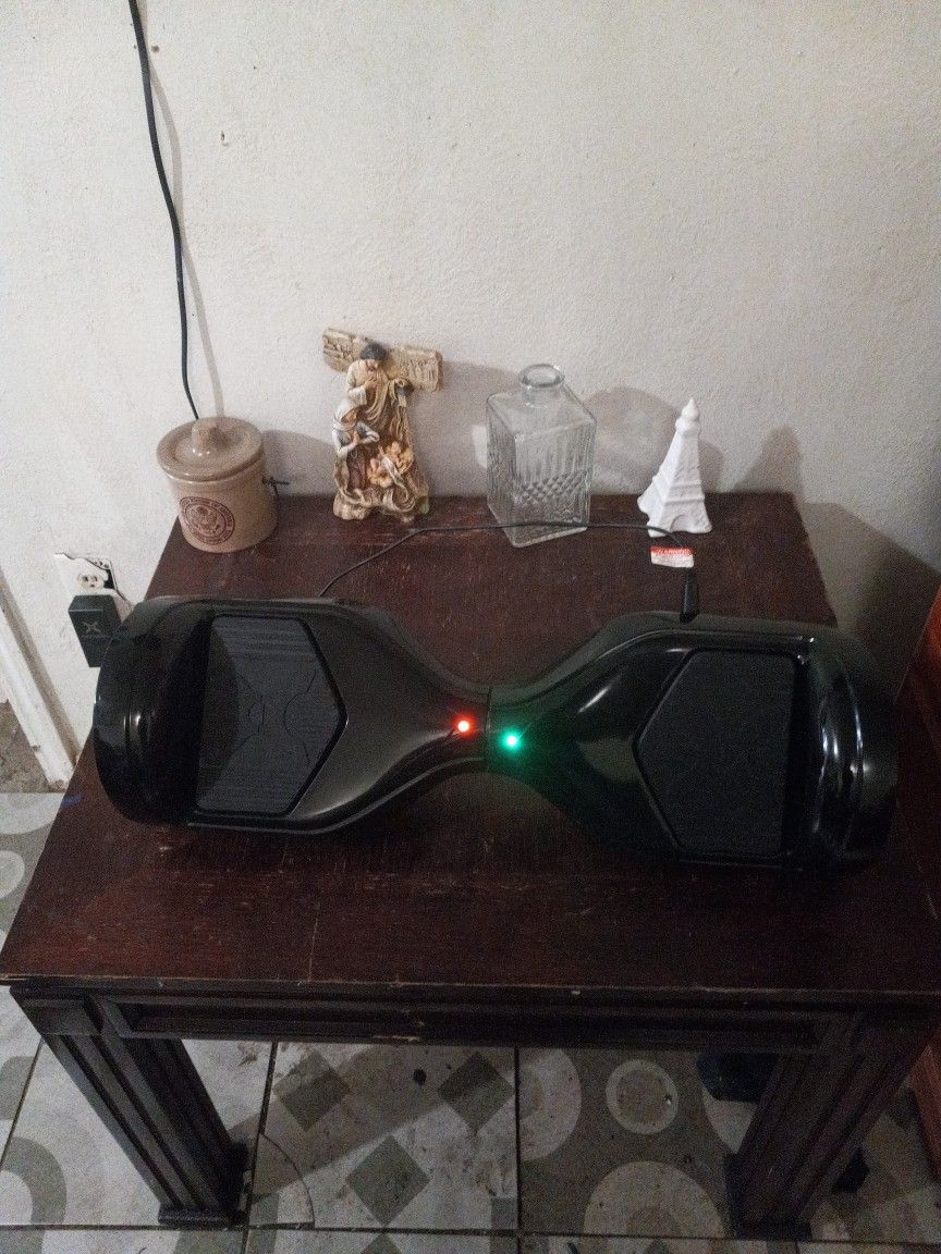 A Hover One Hoverboard In Excellent Condition With Charger