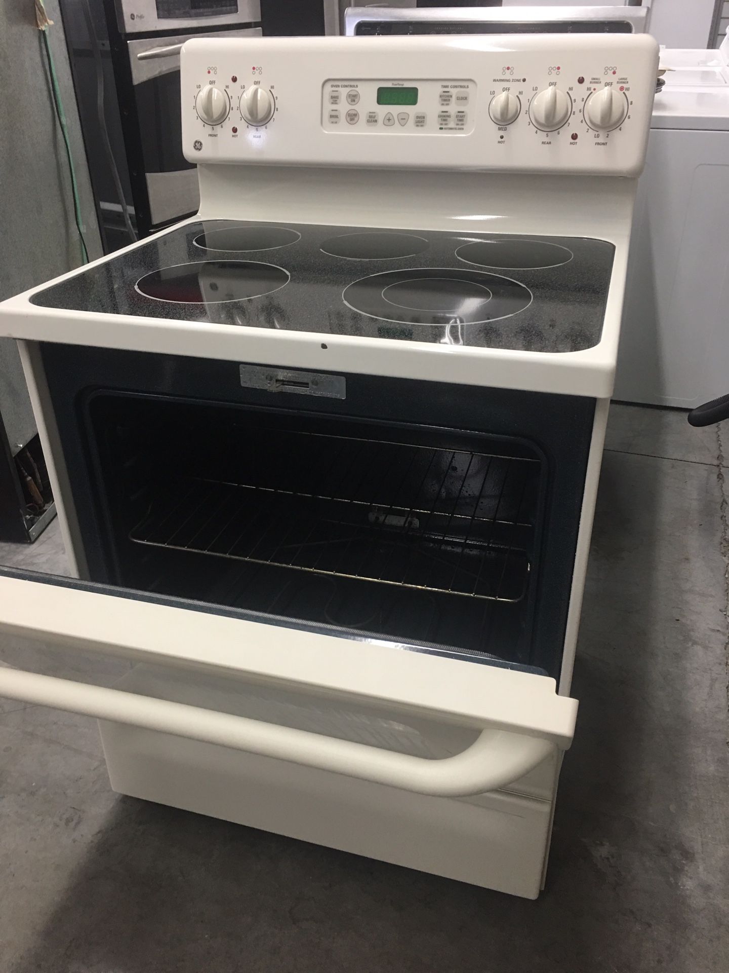 GE GLASS TOP STOVE! for Sale in Charlotte, NC OfferUp