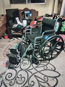 Very Nice Wheel Chair Hardly Used, Detachable Moving Legs With Foot Rests And Wheel Locks Thumbnail
