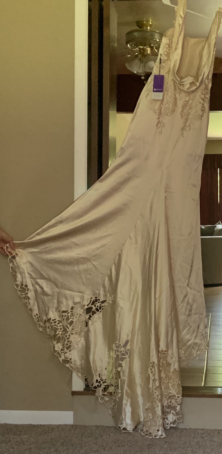Brand new never worn wedding dress size 8 w tags