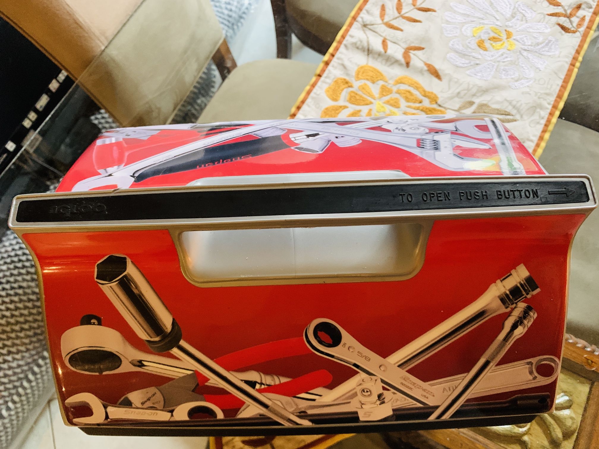 Snap-on igloo sliding collaboration cooler