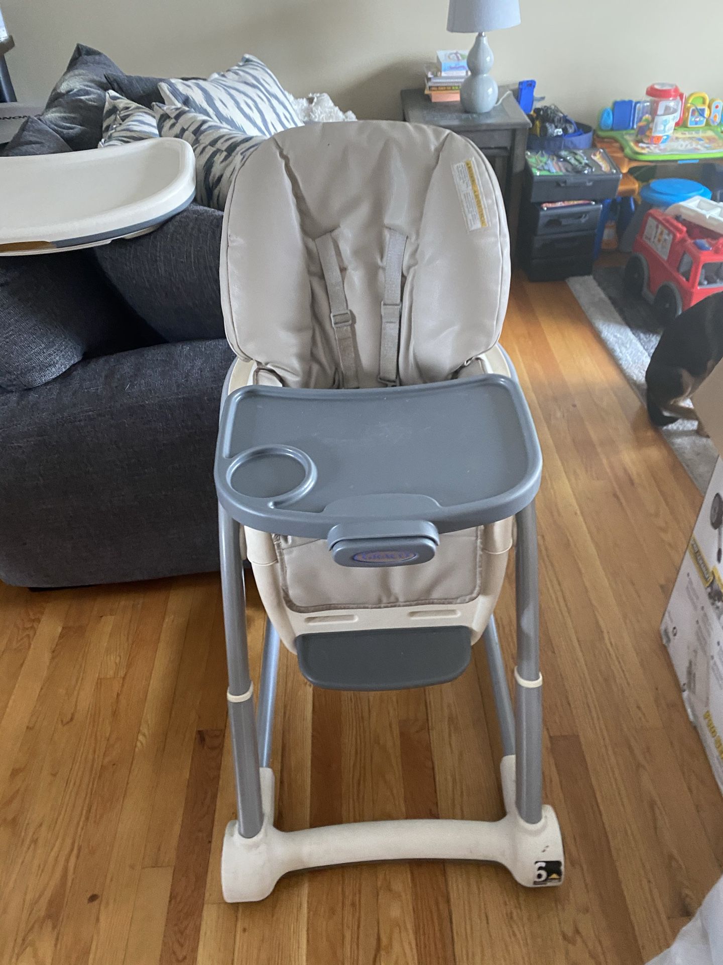 New High Chair, 2 Tray Attachments GREAT CONDITION 