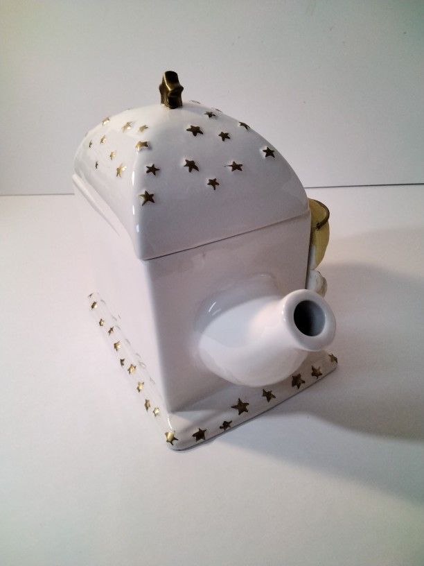 A Beautiful Tea Pot With Angels .