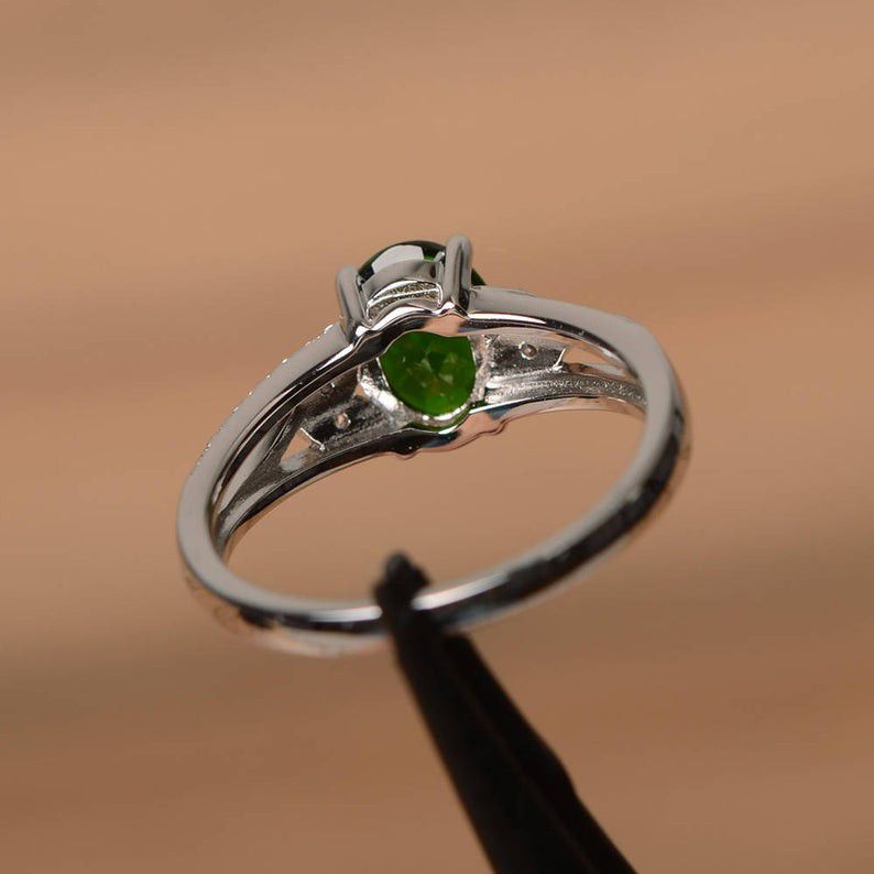 "Refine Oval Pure Zircon Romantic Silver Elegant Rings for Women, PD593
 
