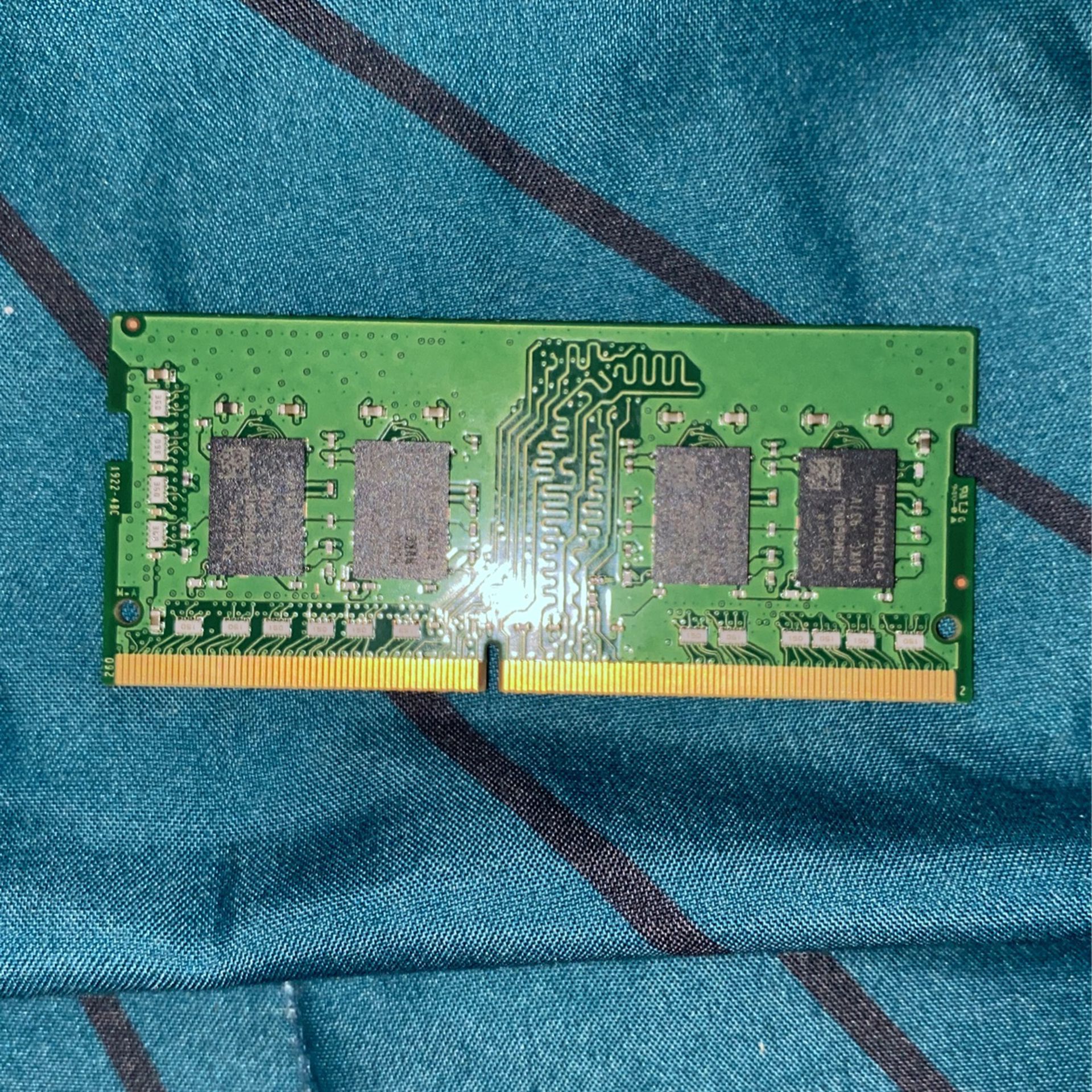 Hynix HMA81GS6AFR8N-UH 8GB DDR4-2400 SODIMM 