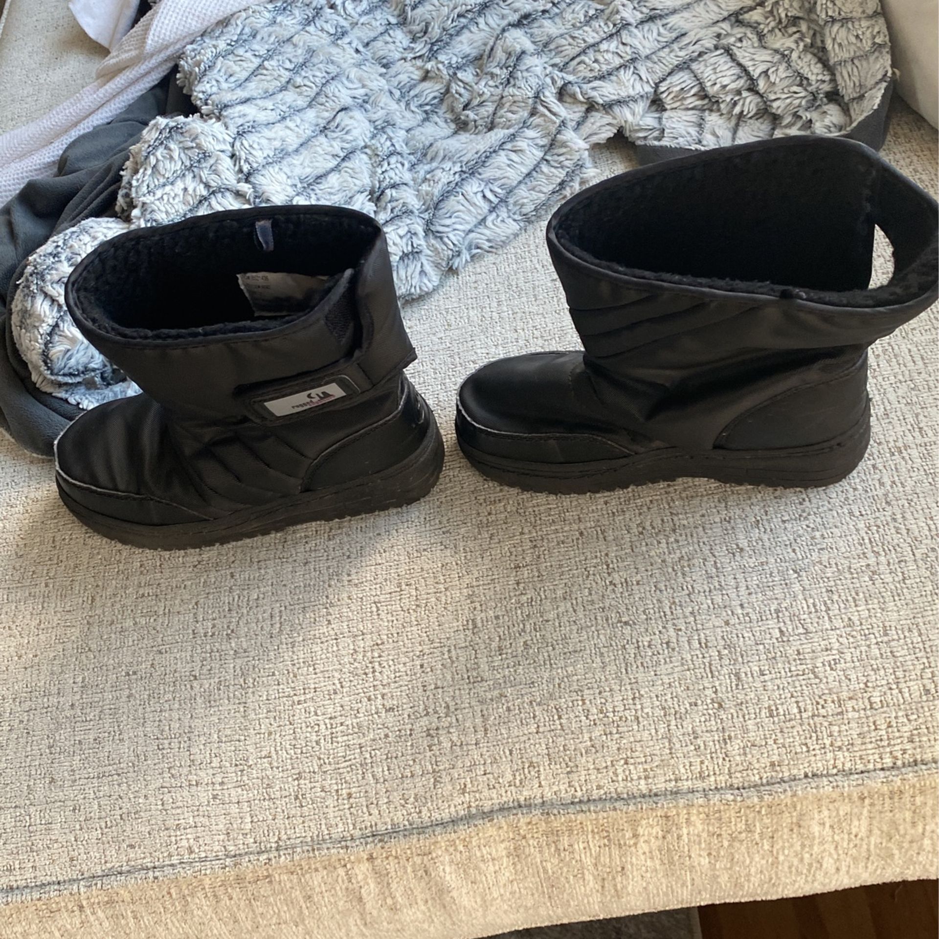 Kids Size 2 Snow Boots