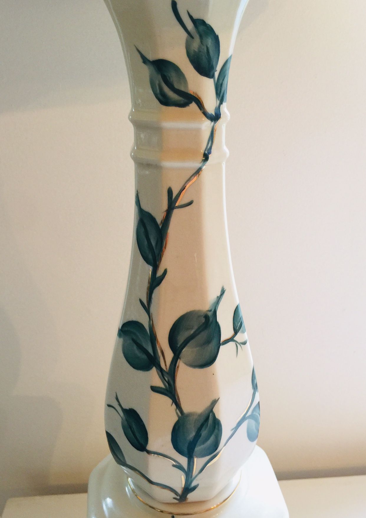 1960’s Off White w/ Trailing Green Ivy Design & Hollywood Regency Shade