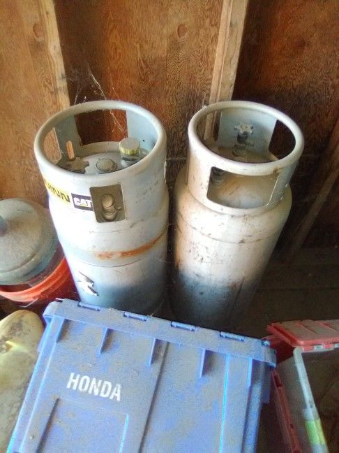 10, 15, 20 Gallon Forklift Propane Cans