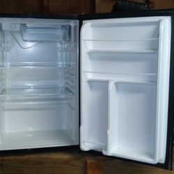 Black Frigidaire 3.1 cubic mini fridge Thumbnail