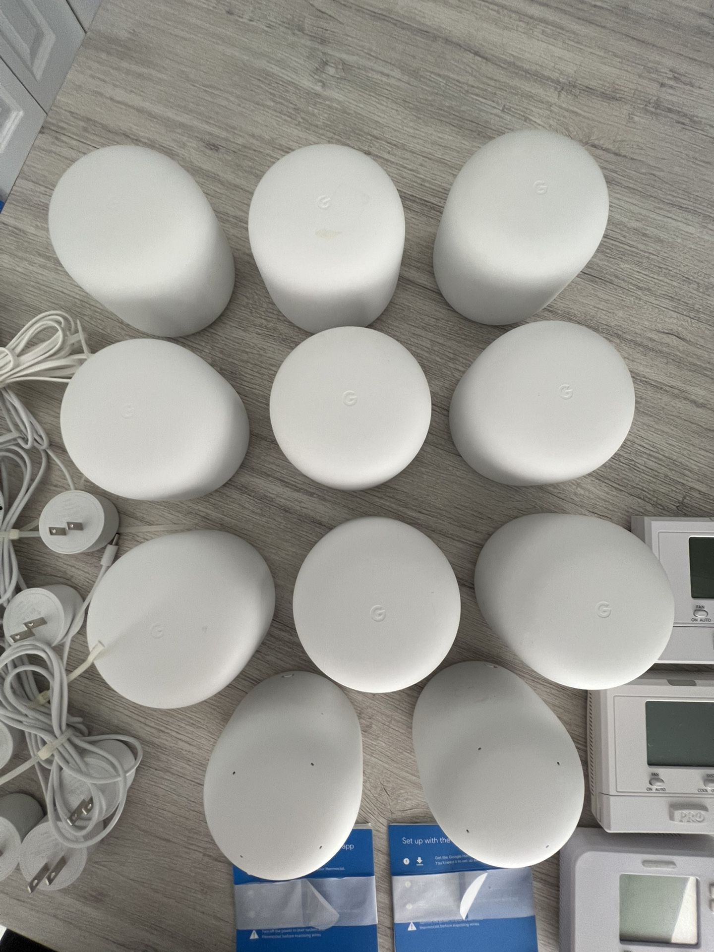 Google Nest Wi-Fi H2D Router x9 + Google Nest WiFi H2E Point x2 + Cables + Others