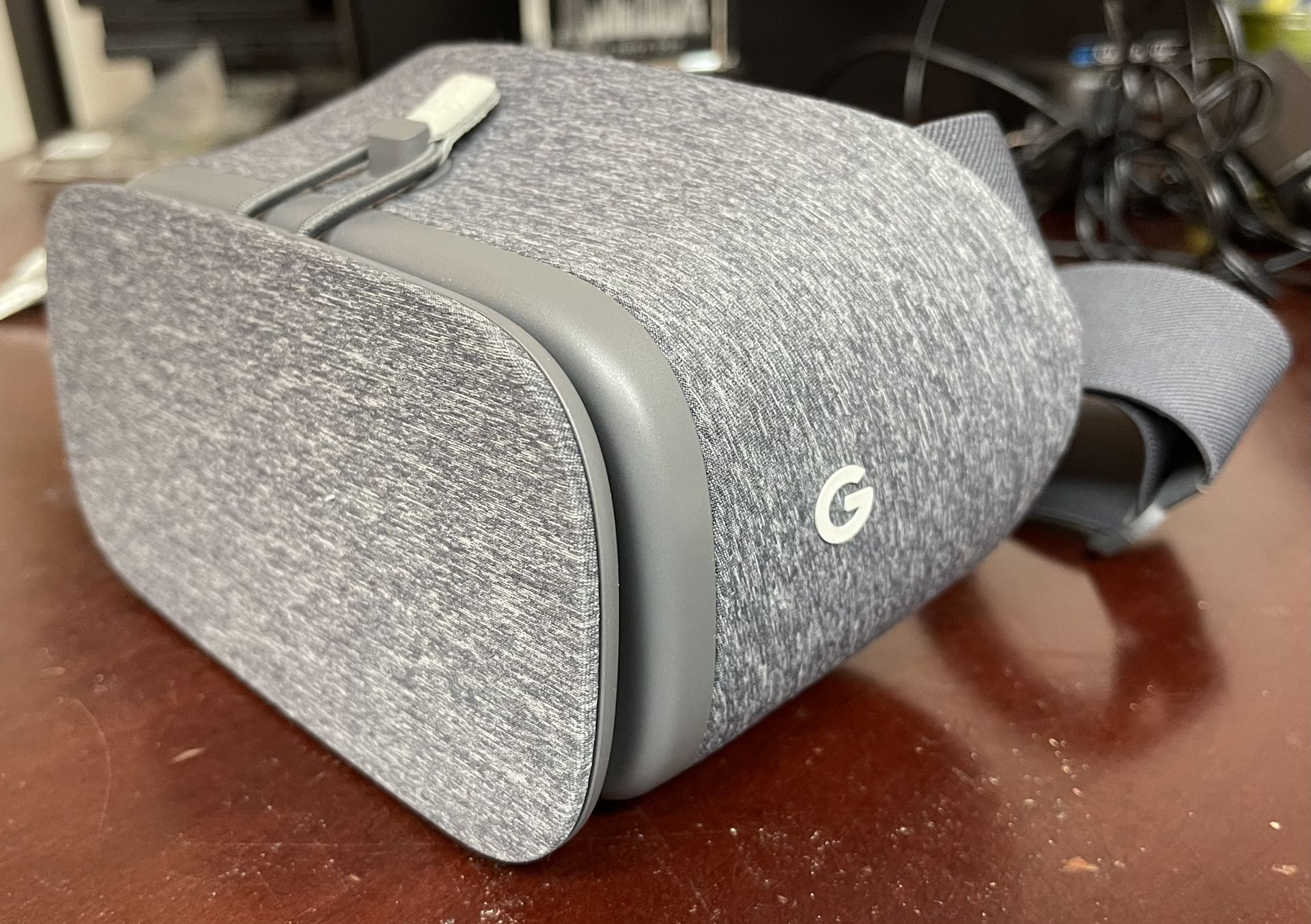 Google Daydream View - VR Headseat