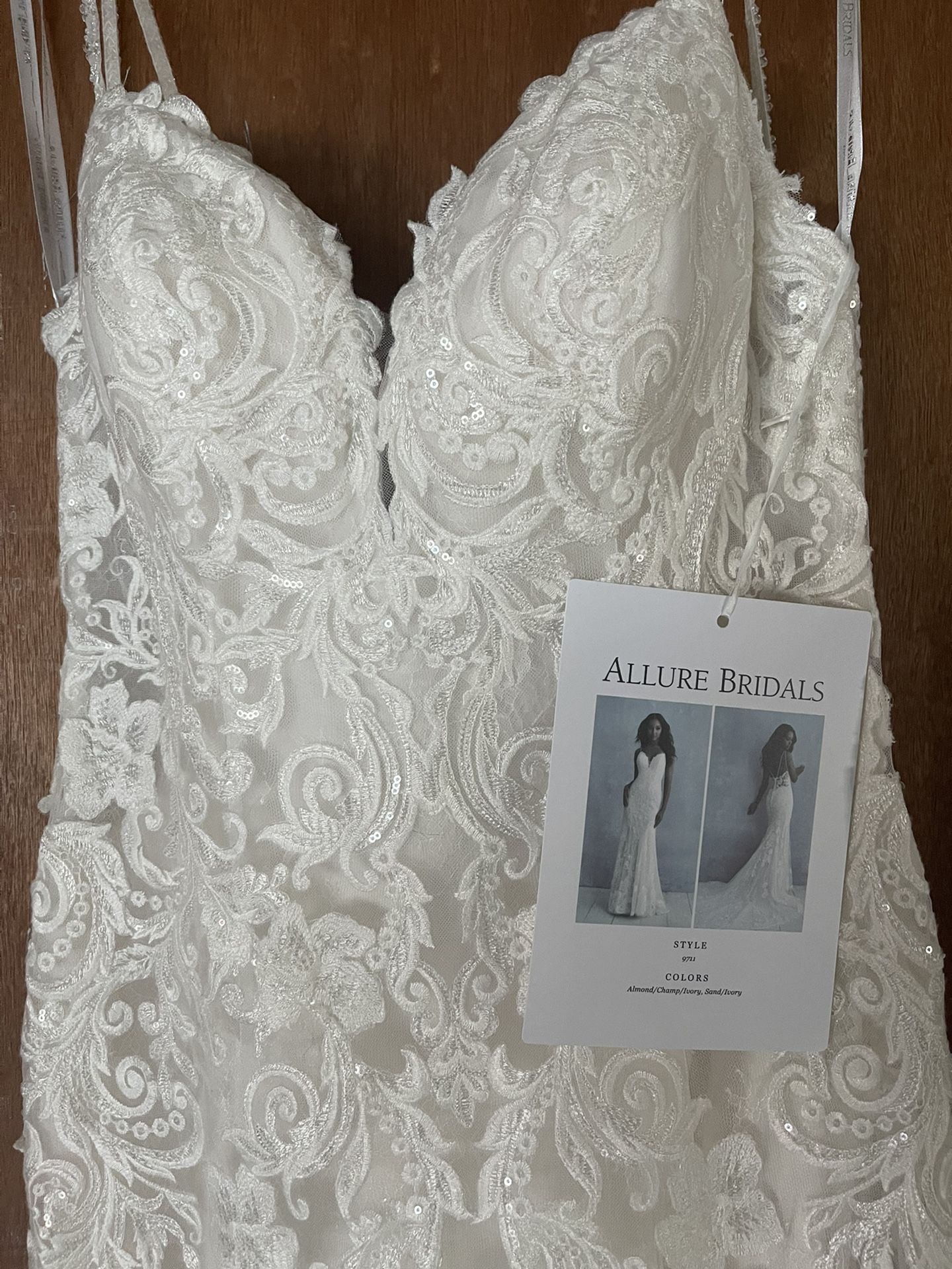 New Never Use Wedding Dress