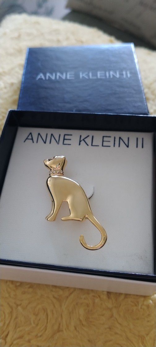 Beautiful Gold Tone Cat Brooch By Anne Klein ll