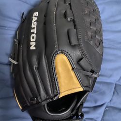 Easton Softball Fielder’s Glove  Thumbnail