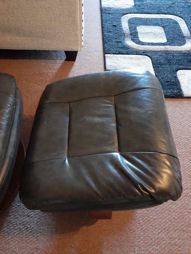 Set Of 3 Recliner Chairs With Ottomans