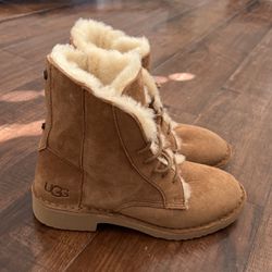 Brand New UGGS Woman’s Size 5 In Chestnut Thumbnail