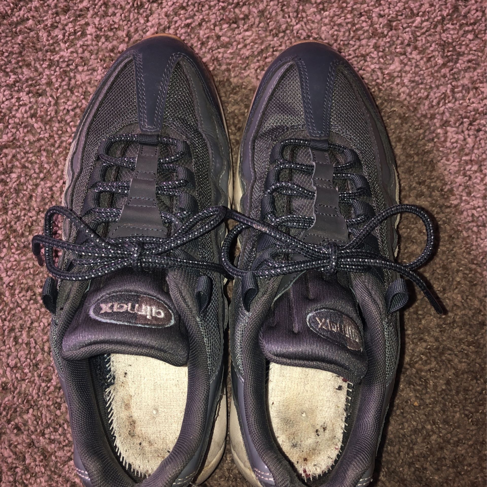 Nike Airmax Size 10 But My Sister Can Kind Of Fit Them And She Wear A 8.5 In Women