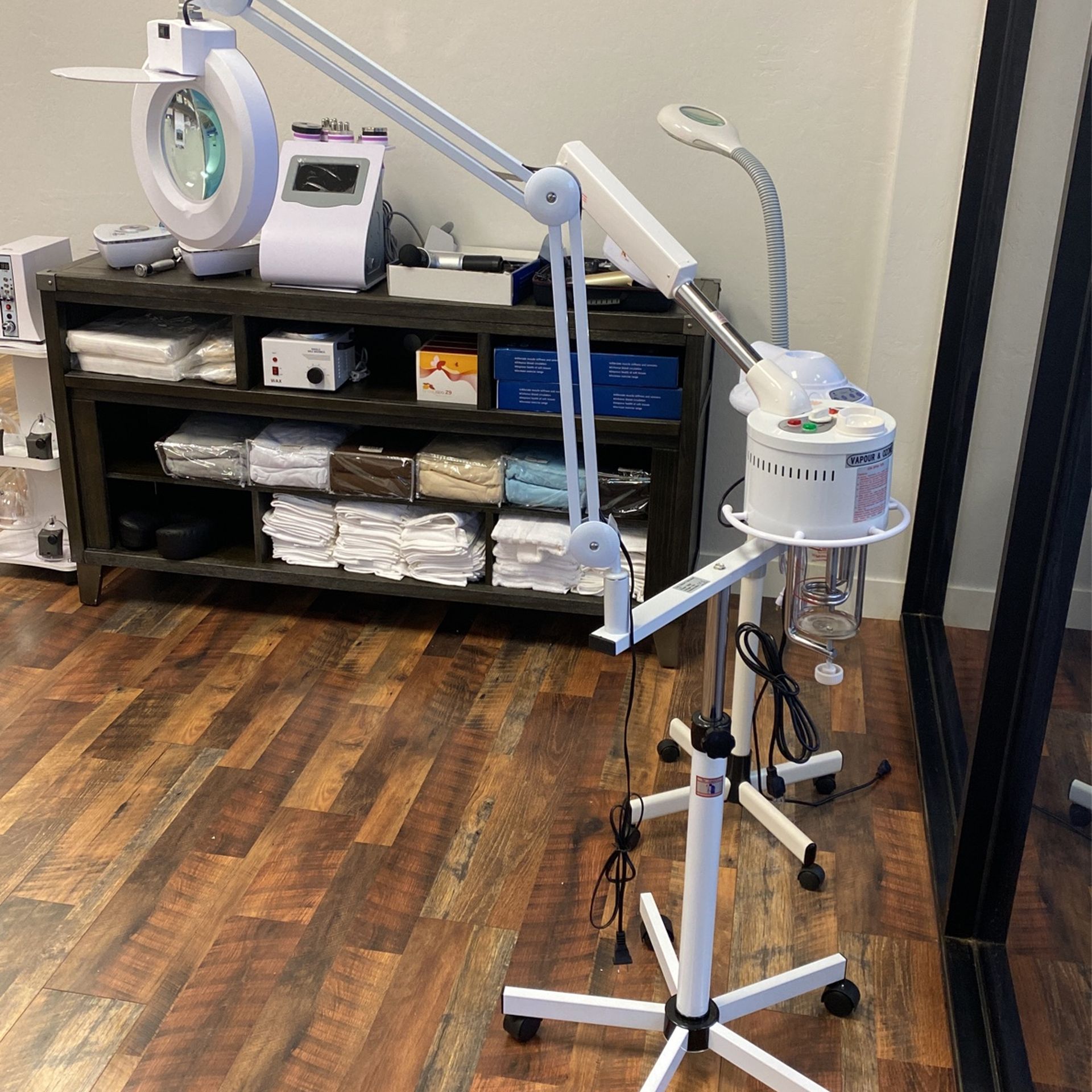 2 In 1 Facial Steamer And Maglamp