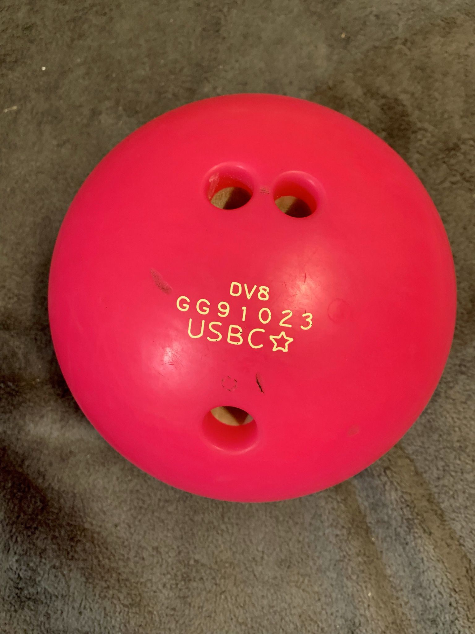 DV8 Hot Pink 10 pound bowling ball w Bag