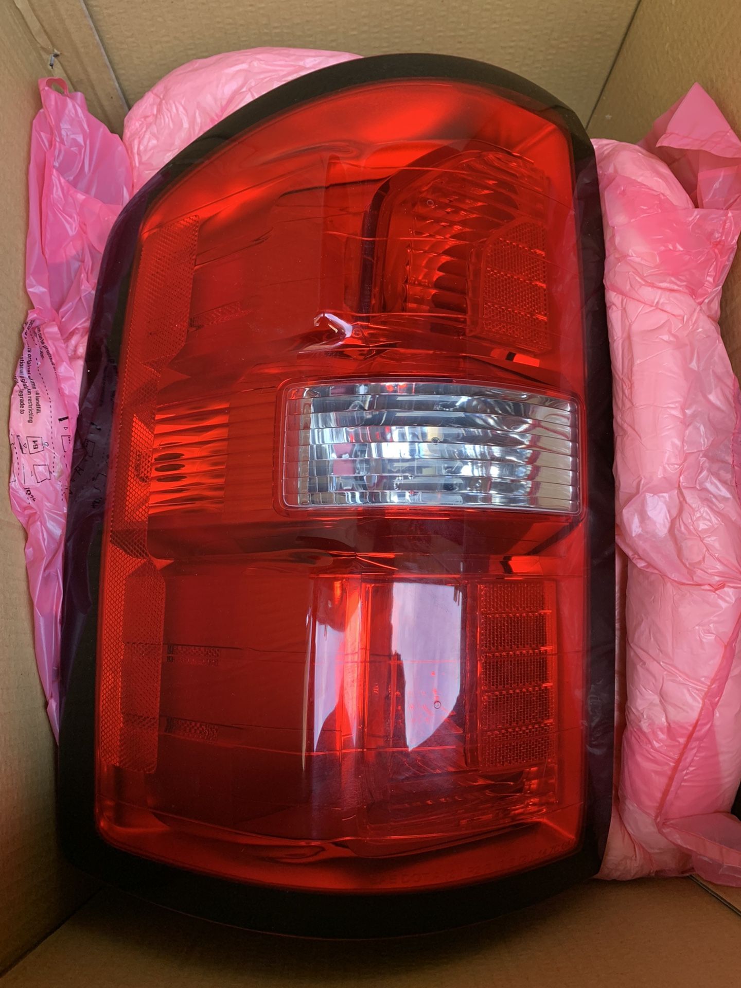 2014-2018 GMC Sierra Driver Side Tail Light