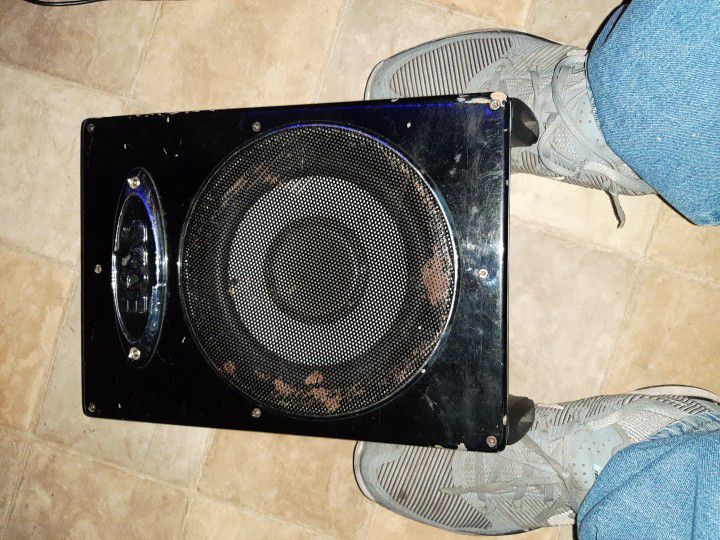 Boss 600 Amplified Subwoofer