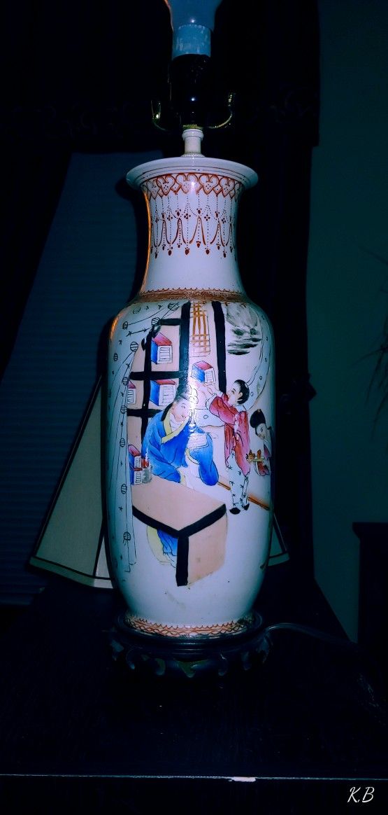 19in Vintage Porcelain Oriental Lamp