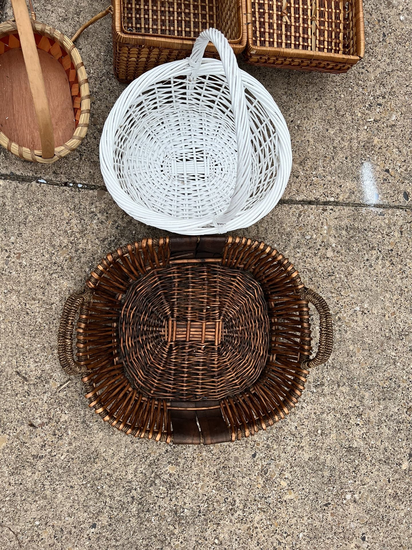 Big Lot Of Baskets