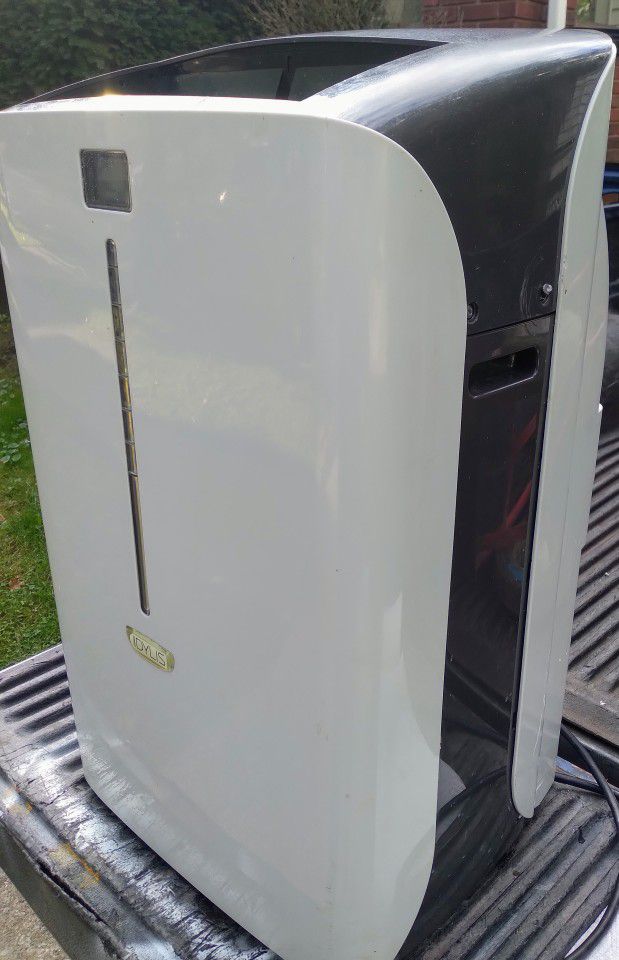 Very Nice! Idylis 11,000 (K) BTU Portable Air Conditioner/Dehumidifier!