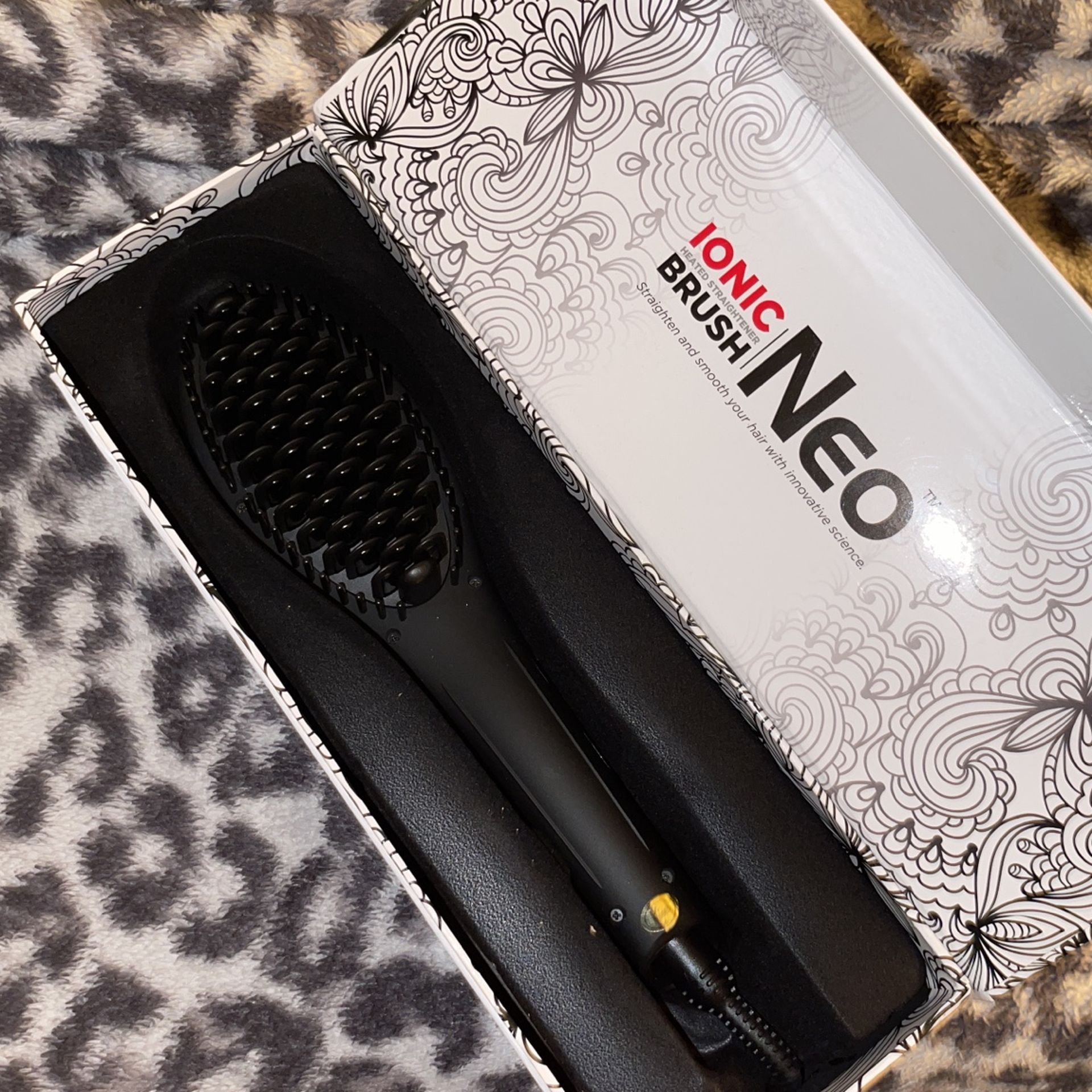 Ionic NEO Straightening Brush Never Used New