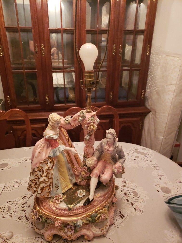 Vintage Victorian Capodimonte Lamp