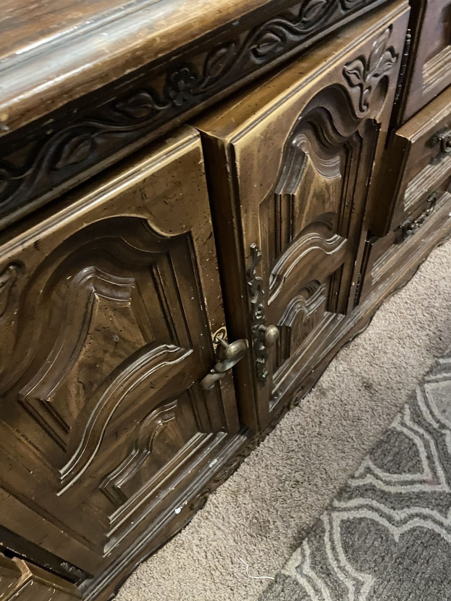 Dresser With Mirror