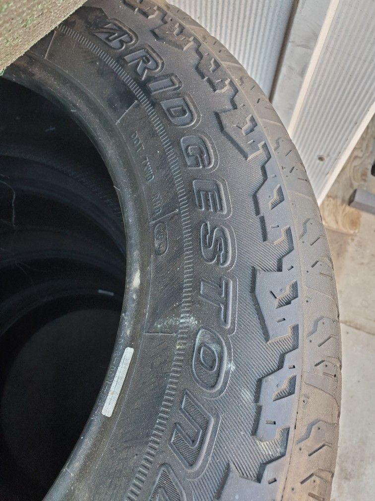 Bridgestone Dueler 275-60-20 Good Condition