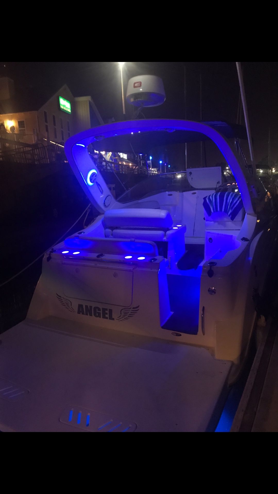 2002 Bayliner Cierra Yacht 34’ feet long with aluminum trailer