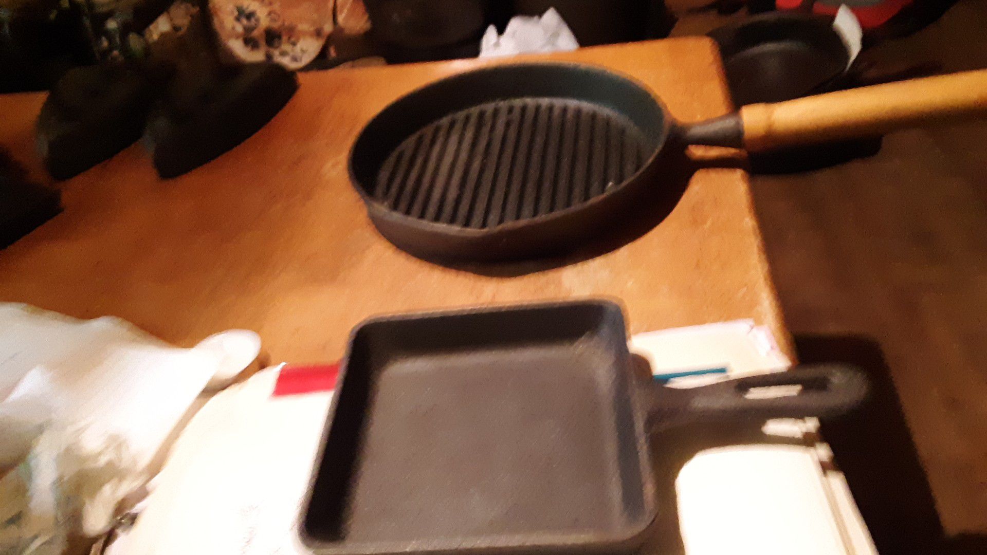 2 Taiwan cast iron frying pan