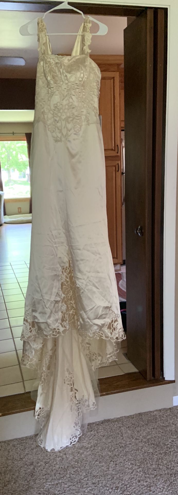 Brand new never worn wedding dress size 8 w tags