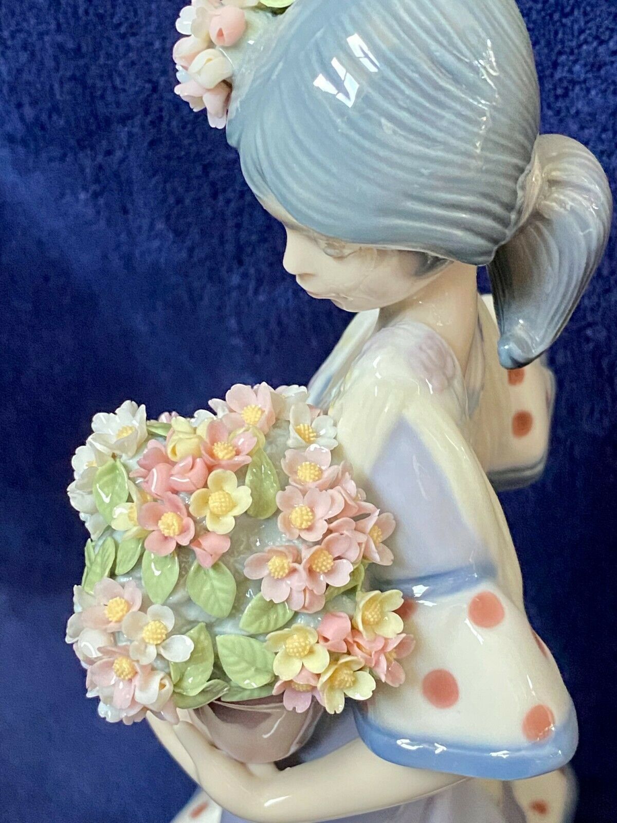 Lladro Flor Maria Item # 5490 RETIRED Mint cond w/ box RARE