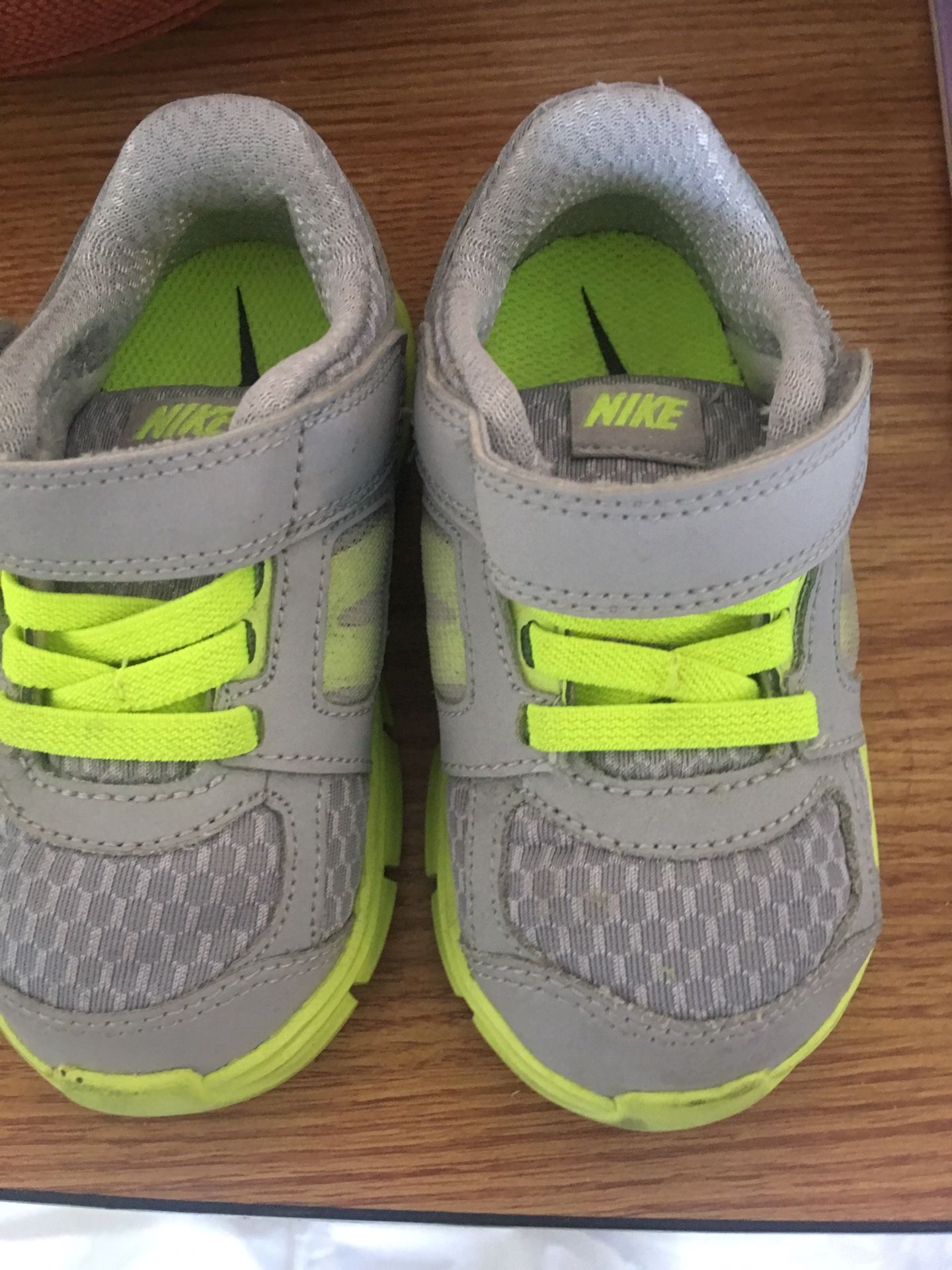 Children’s Nikes Size 6