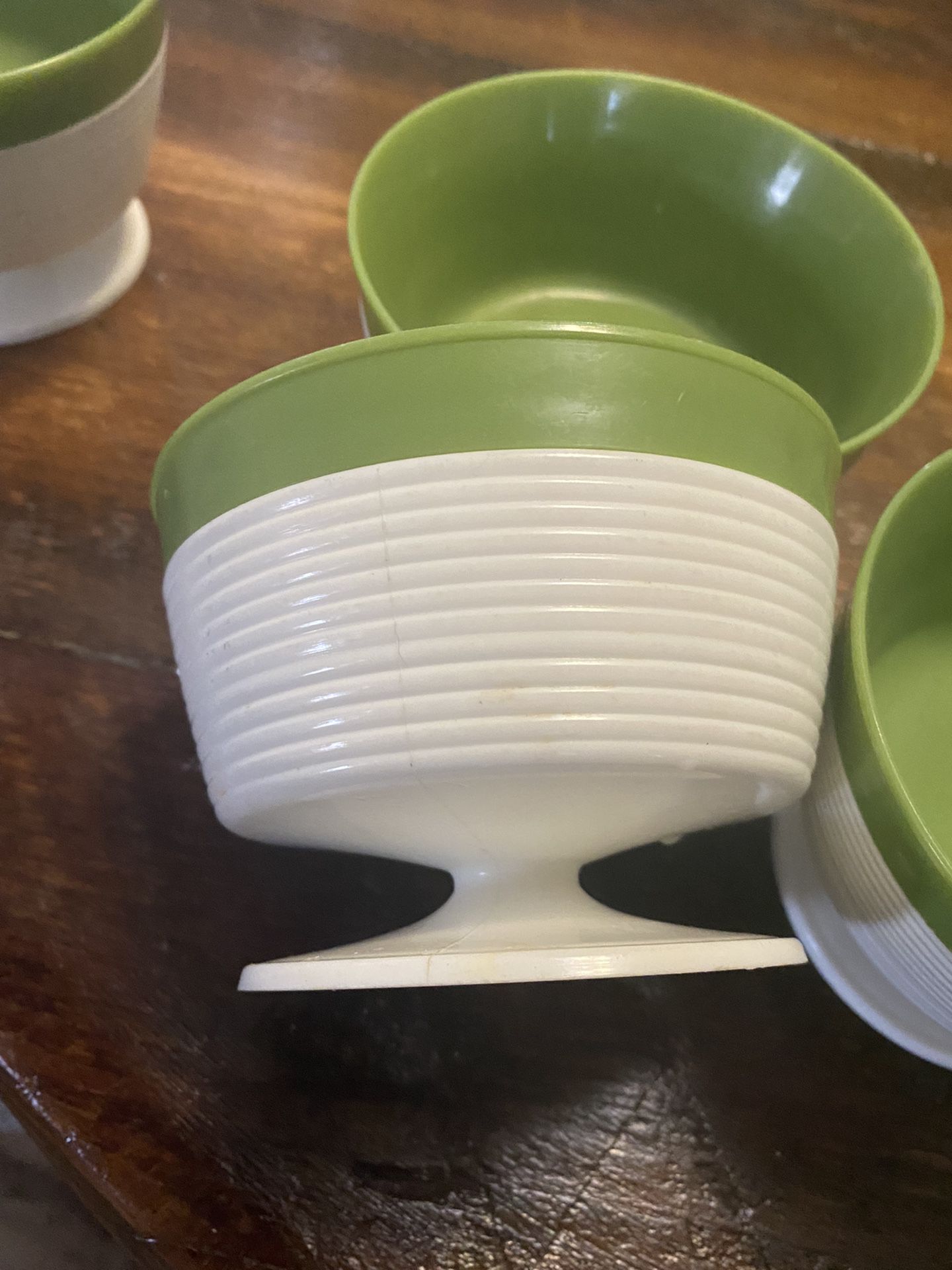 Lot of 7 Green & White Raffiaware by Thermo Temp footed insulated dessert dishes.    Vintage Green and White Raffiaware by Thermo Temp footed insualte