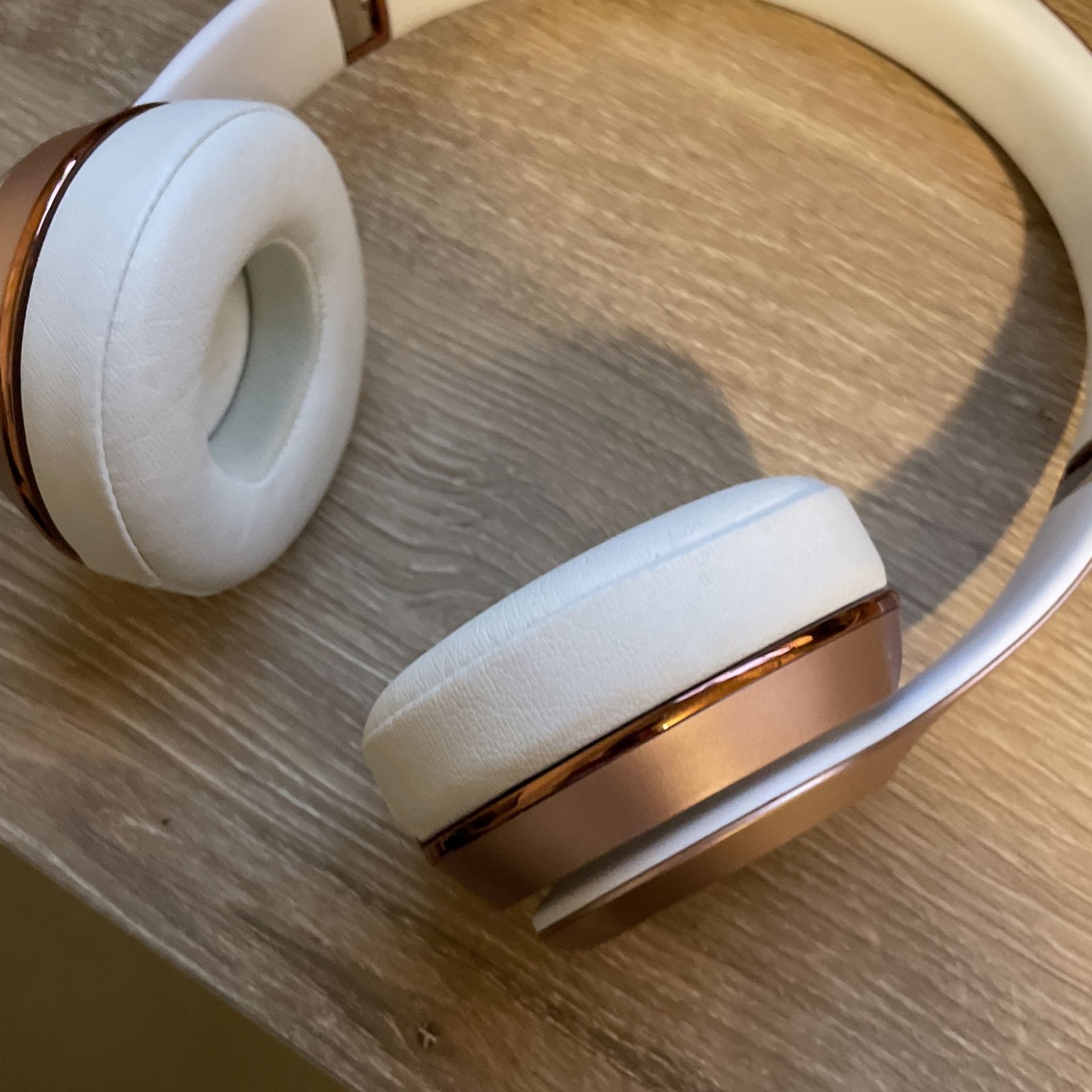 Beats Solo 3 Wireless Rose Gold