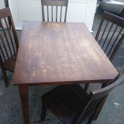 Table And Chairs Thumbnail