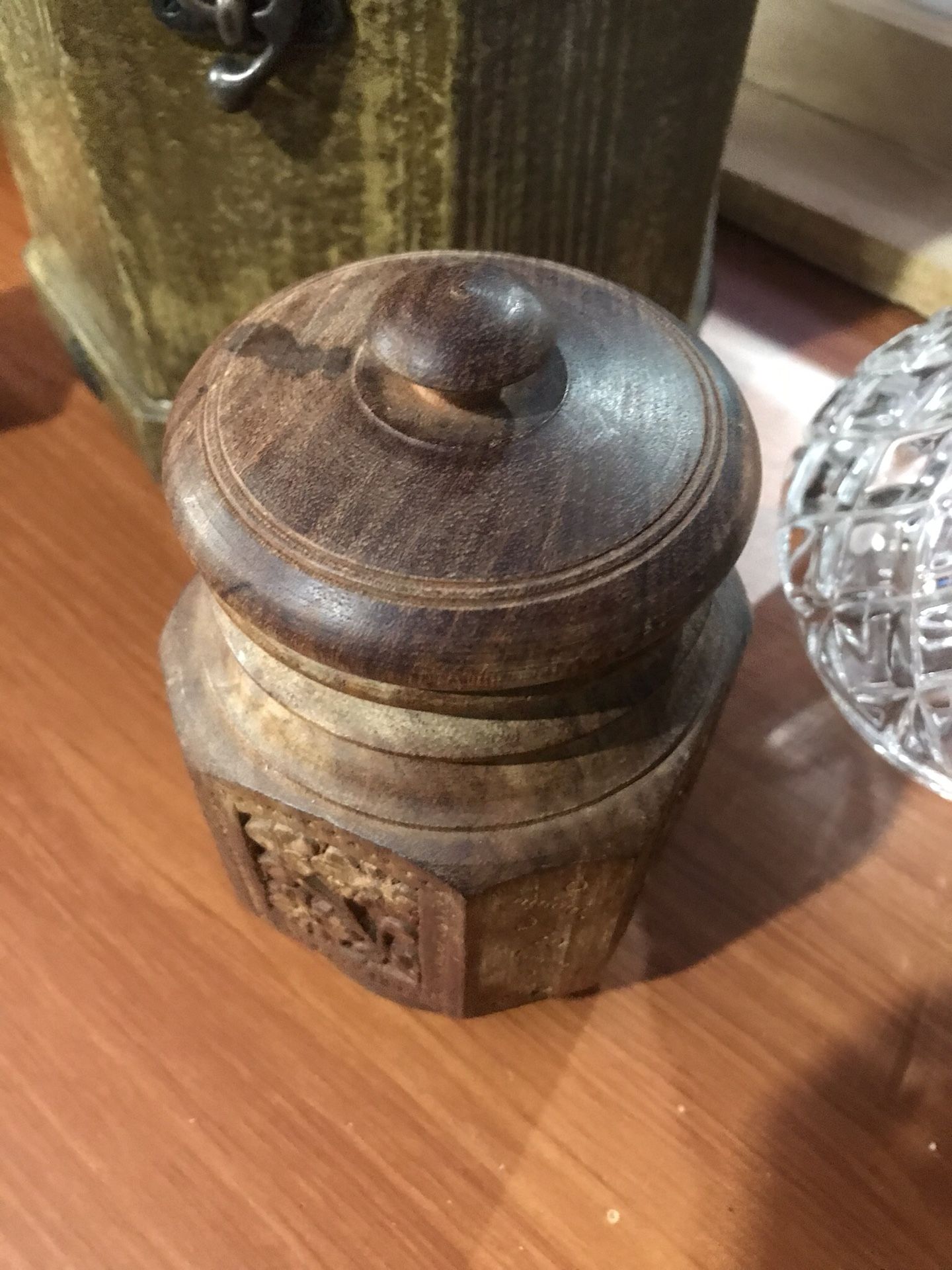 Small wooden storage canister w/lid (home/office desk decoration)