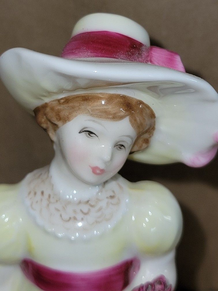 Royal Doulton porcelain figurine "Lori" Kate Greenaway flowers ribbon hat MINT