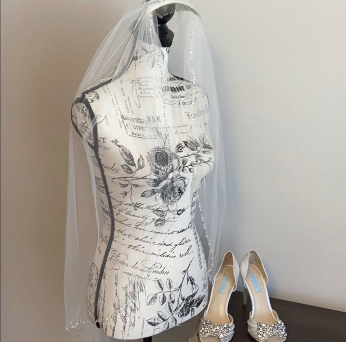 Beautiful Fingertip Bridal Veil
