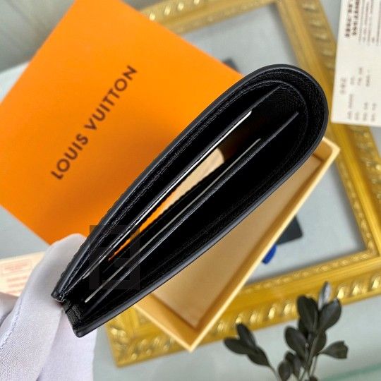 Louis Vuitton x Supreme Black Wallet M67542 11x9cm